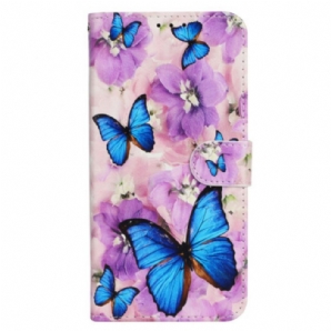 Lederhüllen Motorola Edge 50 Lila Blumen Und Blaue Schmetterlinge Premium